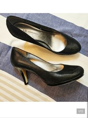 Anne Klein Snakeskin Platform Toe Heels 8.5